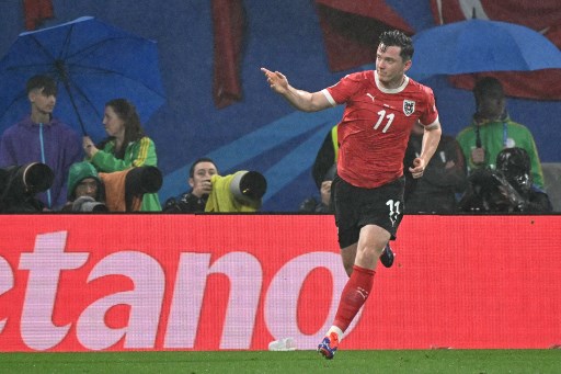 Austria baru mampu memperkecil ketertinggalan saat bola tendangan bebas Stefan Posch disambut sepakan Gregoritsch dan masuk ke gawang Turki pada menit ke-66.